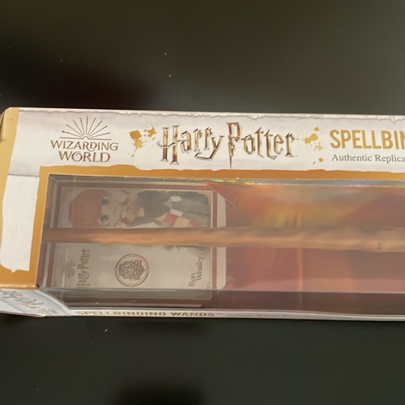 Harry Potter - Ron Weasley wand and holographic card - Picture 3 of 6